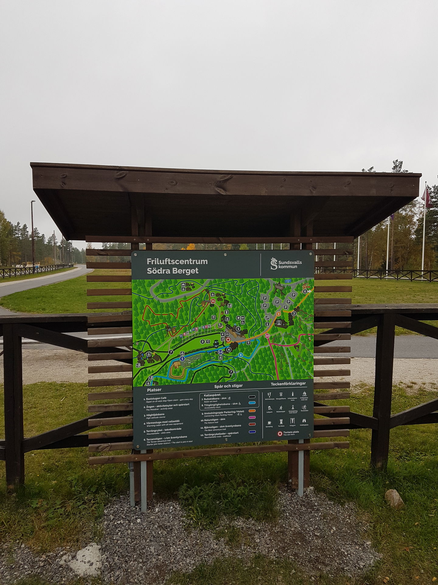 Informationstavla över Friluftscentrum Södra bergets närområde