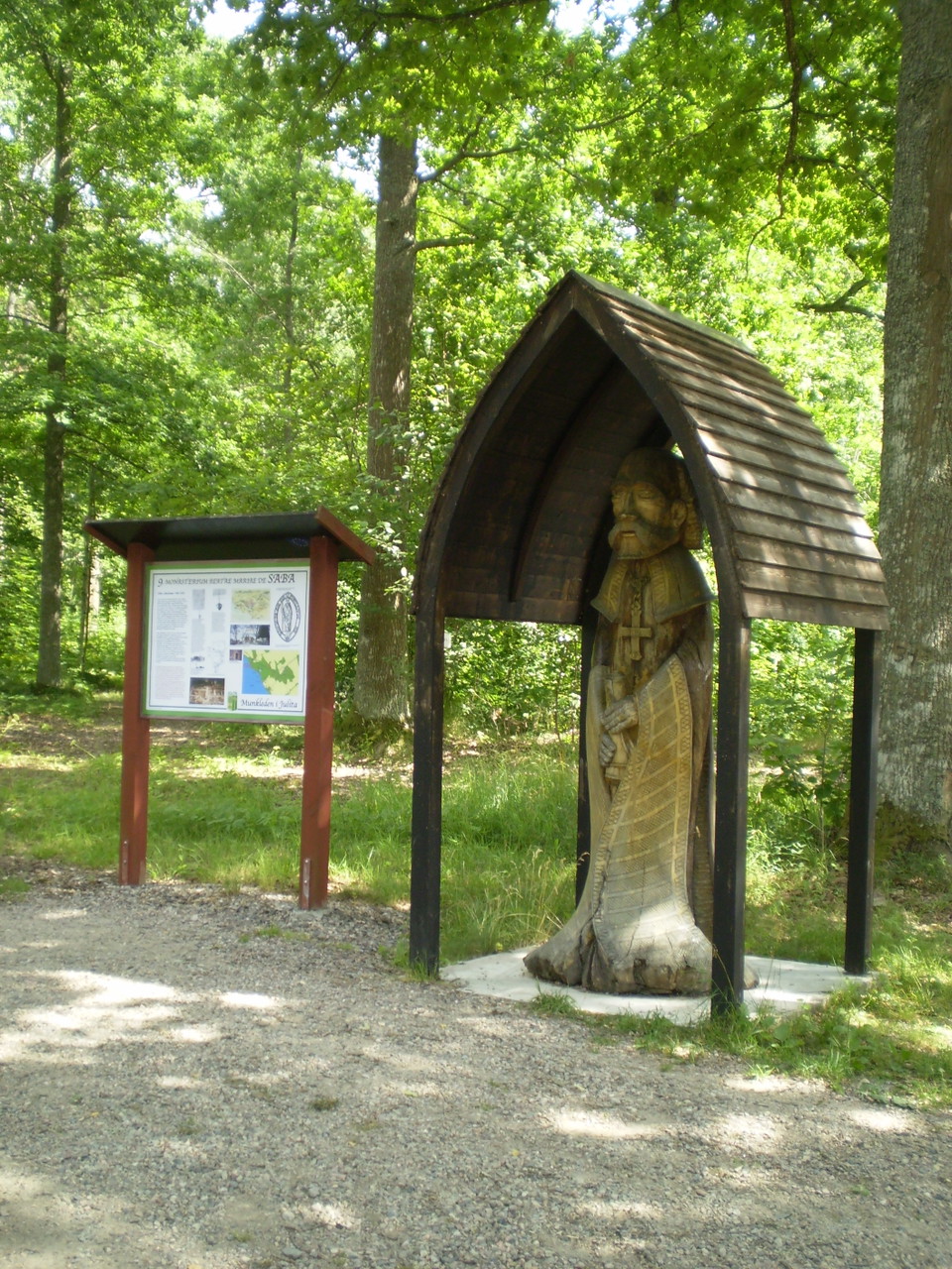 Informationstavla och staty
