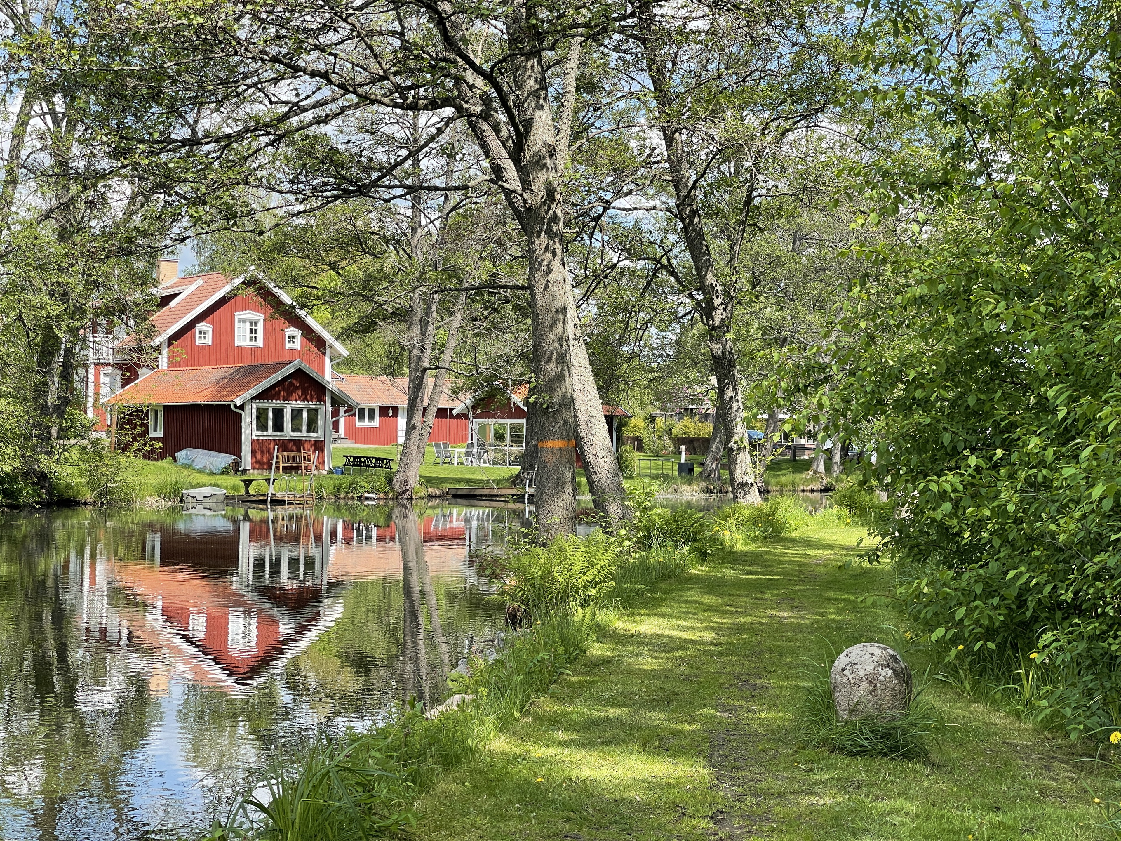 Rofull vandring vid Kinda kanal mellan Hamra och Hovetorp.