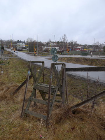 Entré vid Täby kyrkby, Täby prästgård
