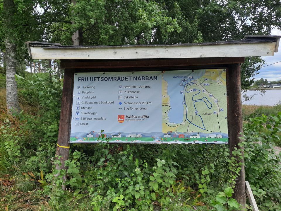 Kartan sitter vid starten av motionsspåret