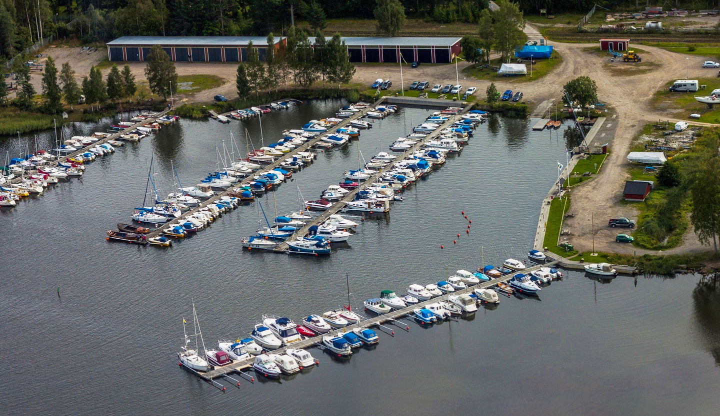 Drönarbild över Sandarne båtklubb och gästhamn