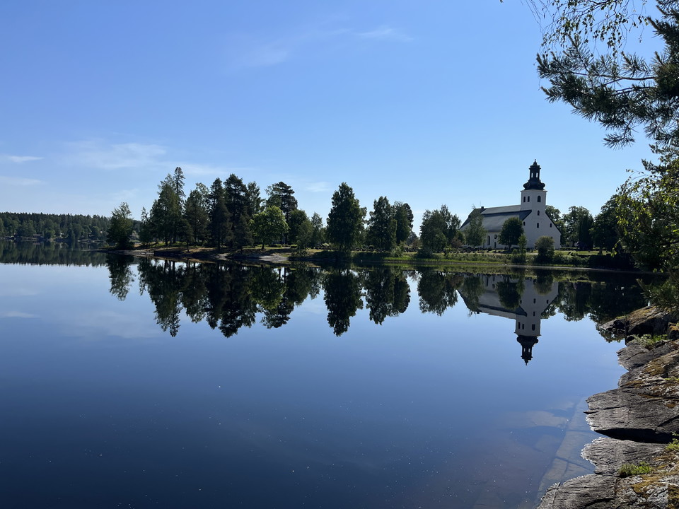 Vy från Hagudden mot Söderbärke kyrka