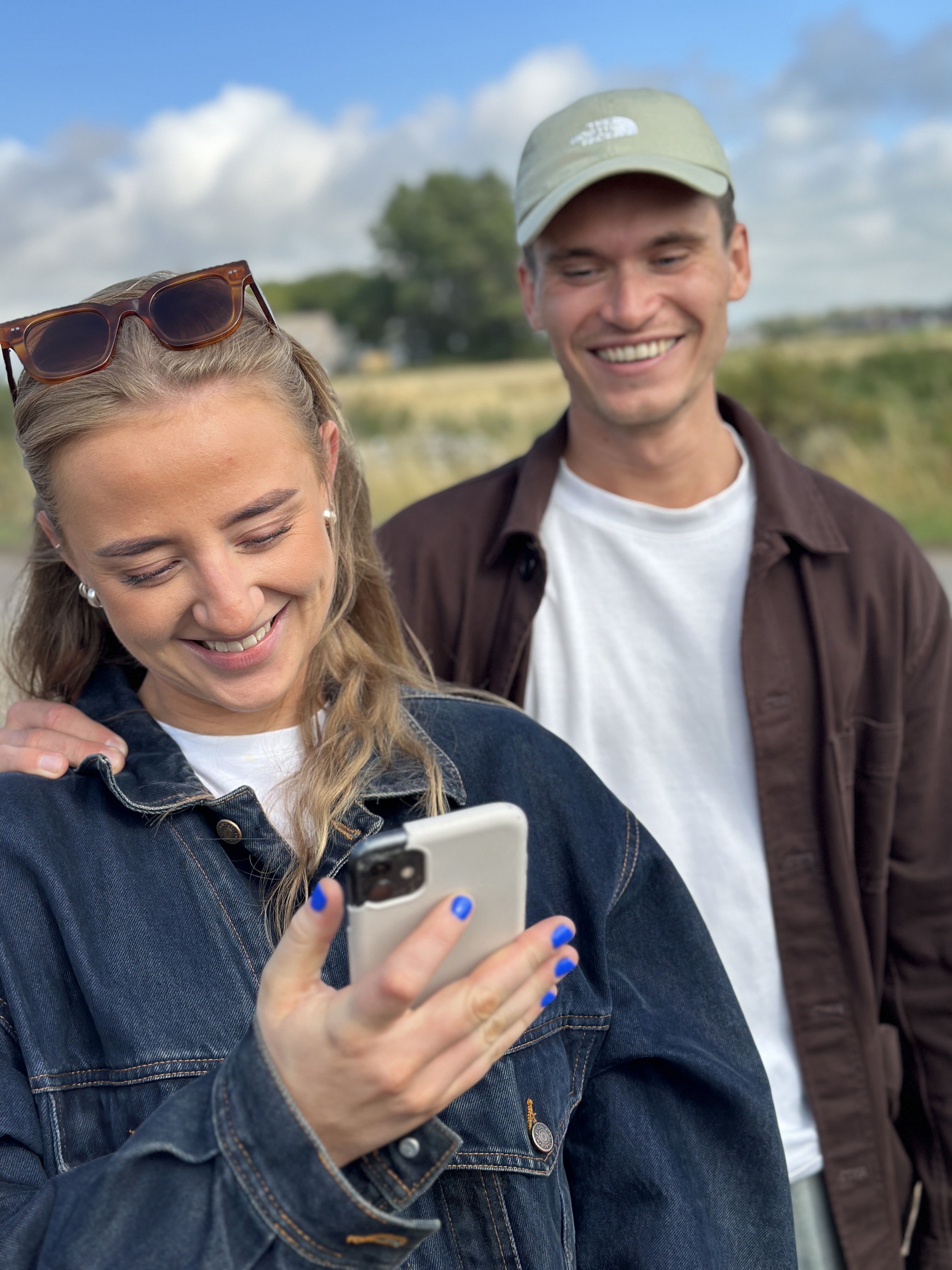 Med mobilen hittar även generation Z ut i naturen…