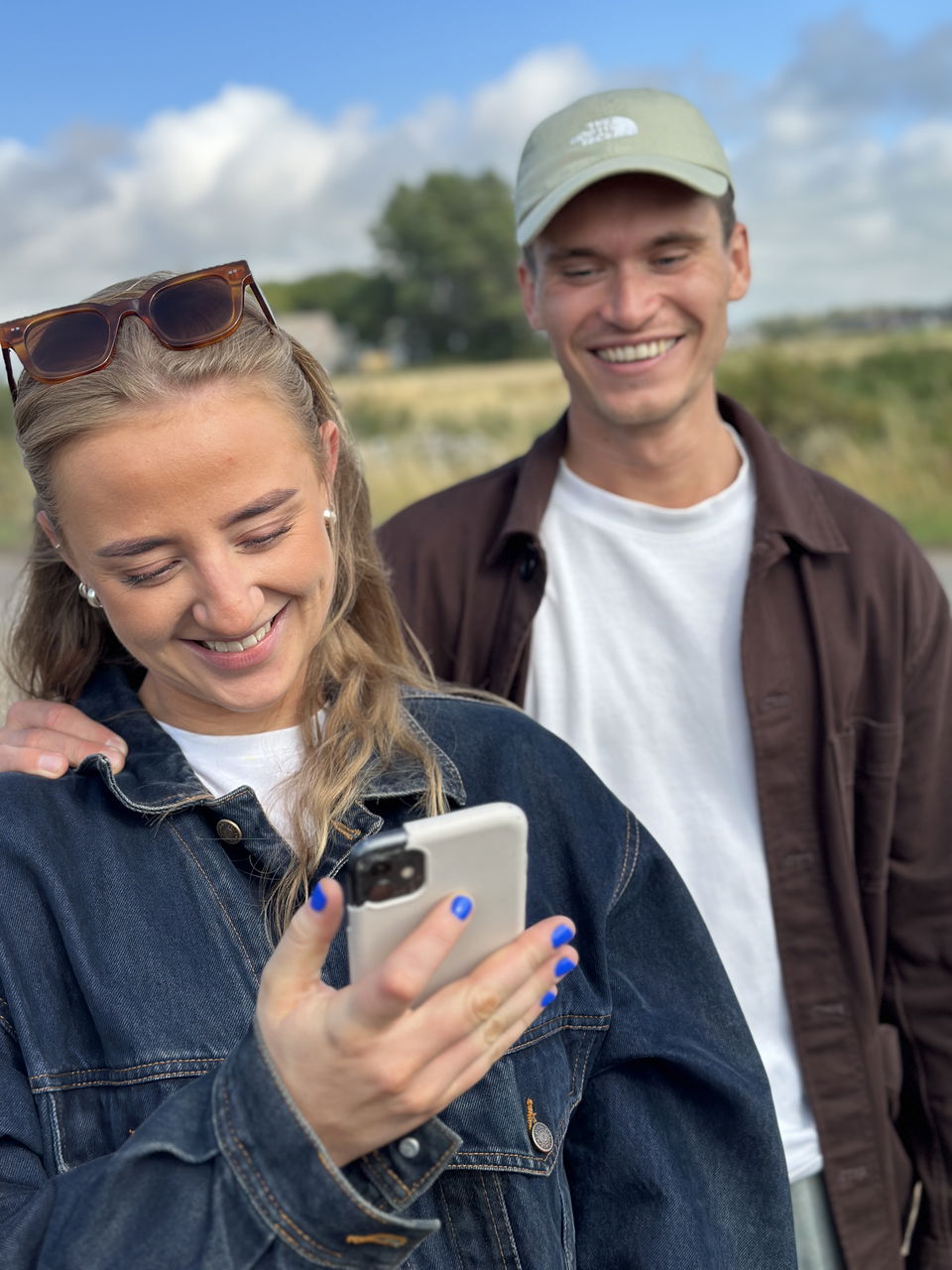 Med mobilen hittar även generation Z ut i naturen…