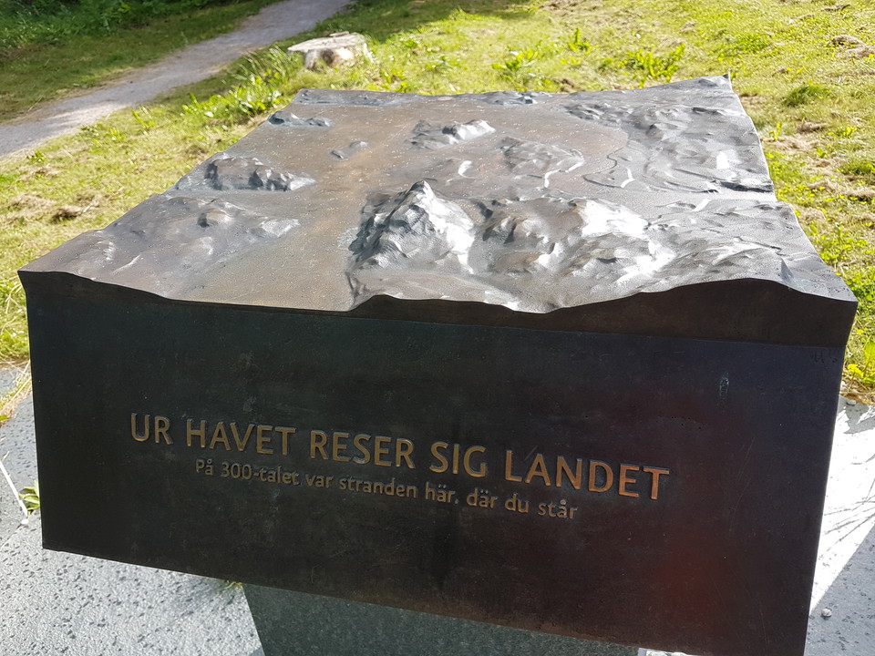 Landhöjningen beskrivs med fasta monument 