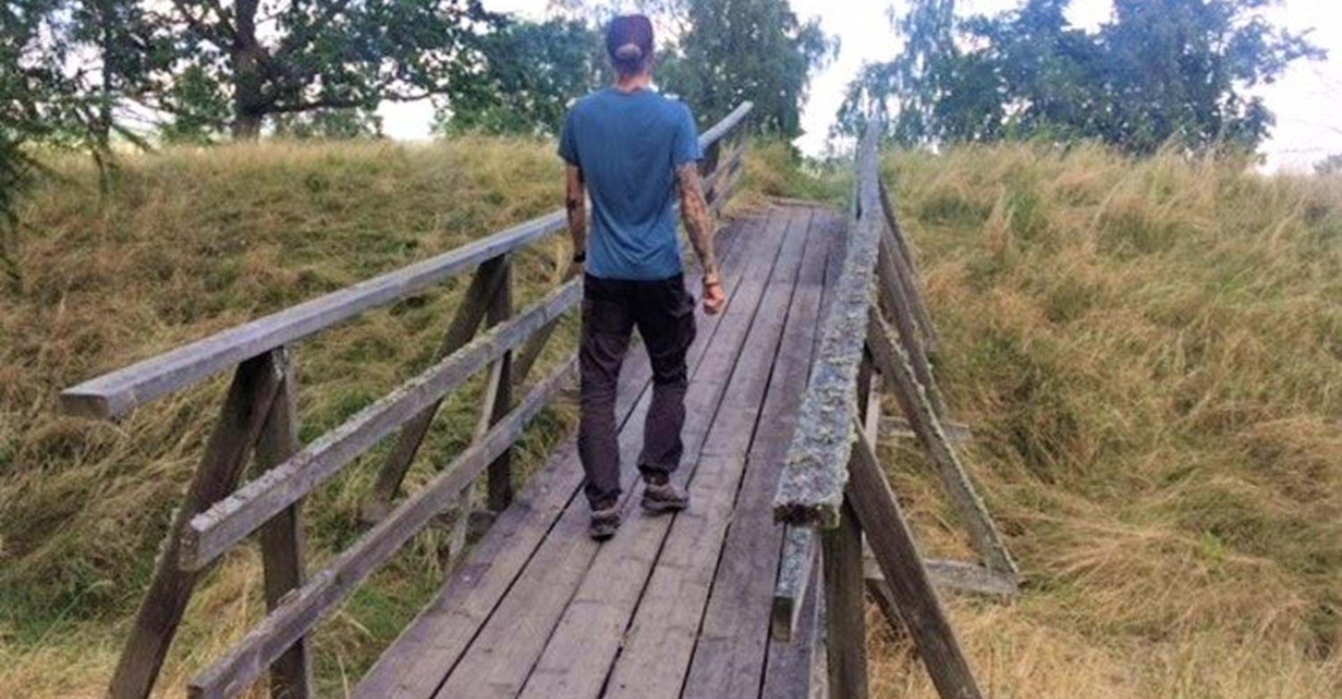 Vallgrav Birgittas Udde.   
Etapp: Motala till Borenberg. 
Motala. 