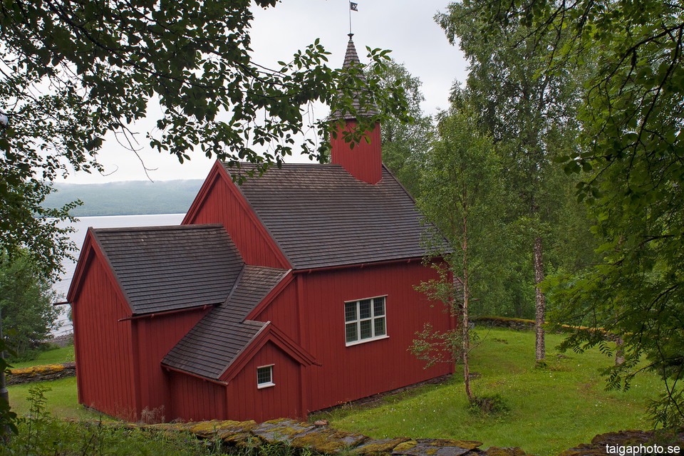 Vikens kapell vid Kvarnbergsvattnets norra strand.