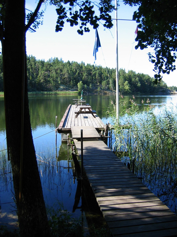 Ute på bryggan finns en rastplats