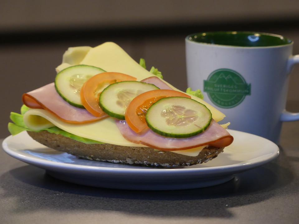 Smörgås med ost och skinka