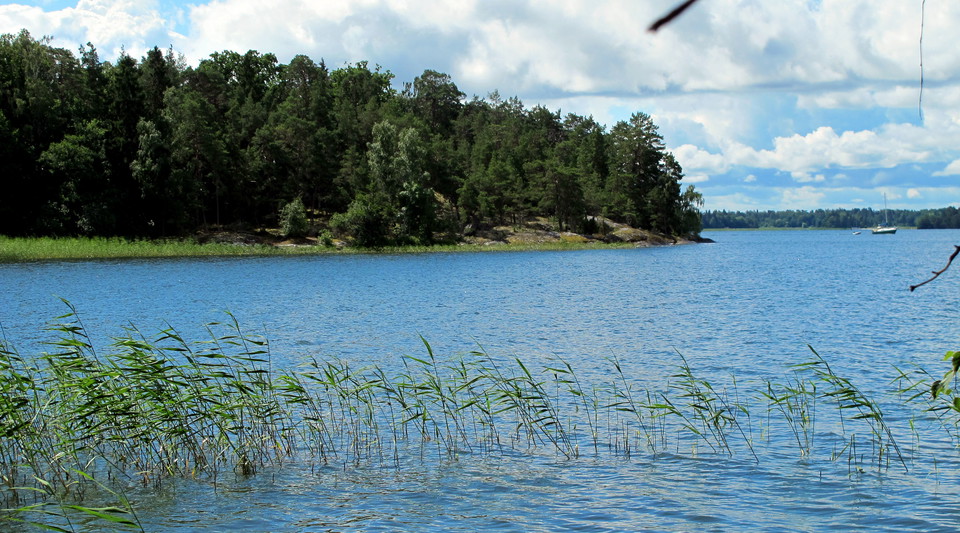 Ådö-Lagnö omges av Mälarens vatten. 