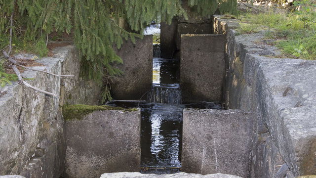 Erstavik: rester av såg vid Sandabäcken
