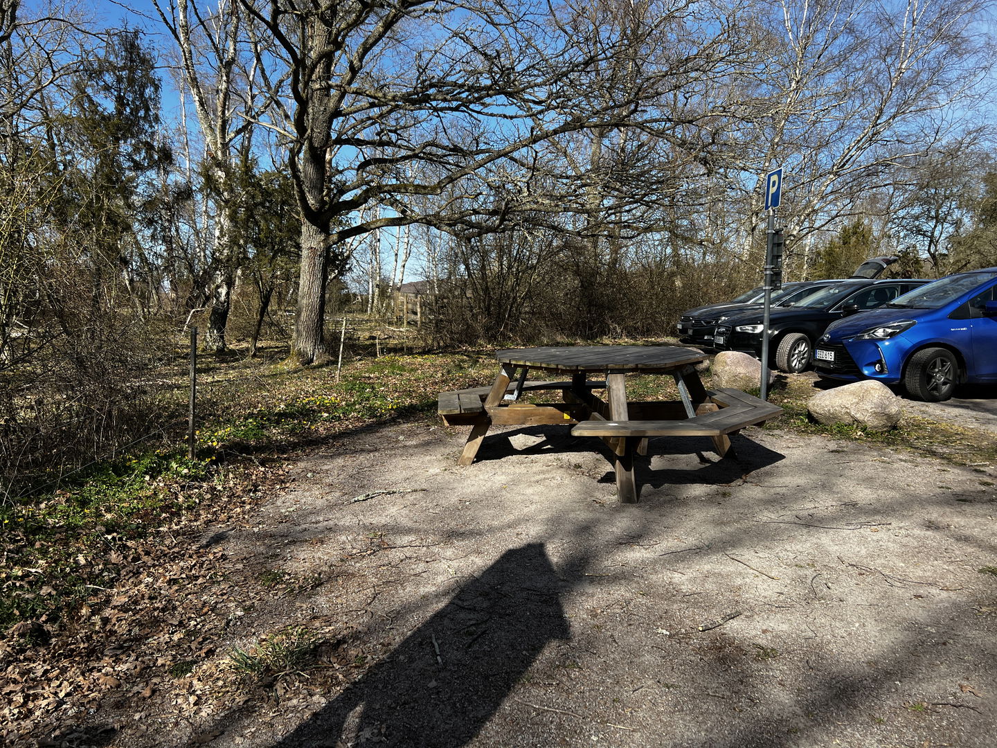 bord på parkeringen