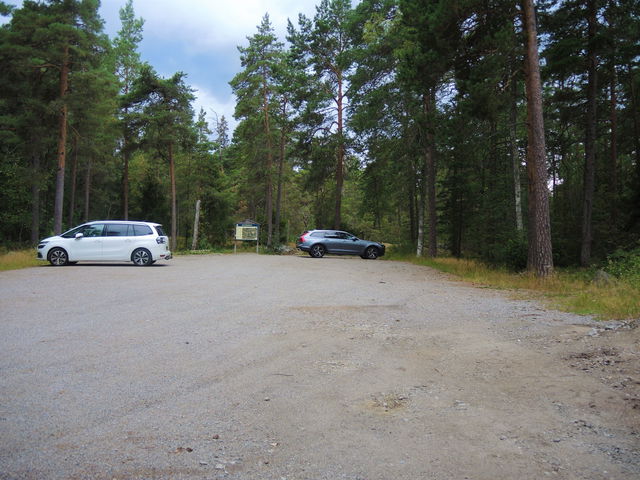 Parkering vid Velamsund naturreservats södra nedre entré