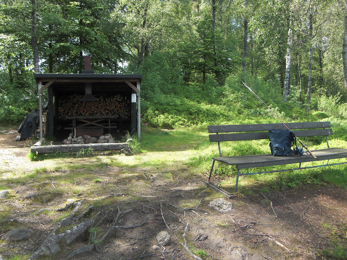 Vindskydd med grillplats