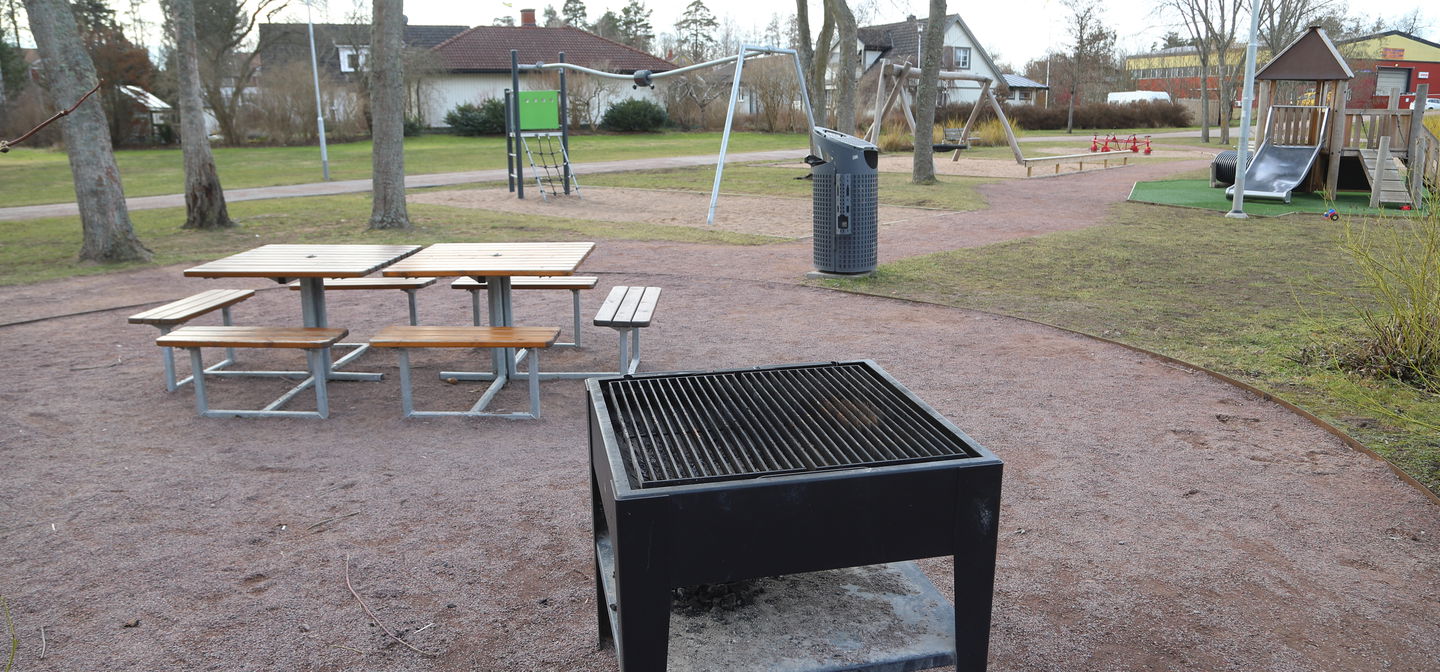 Grillplats och bänkbord