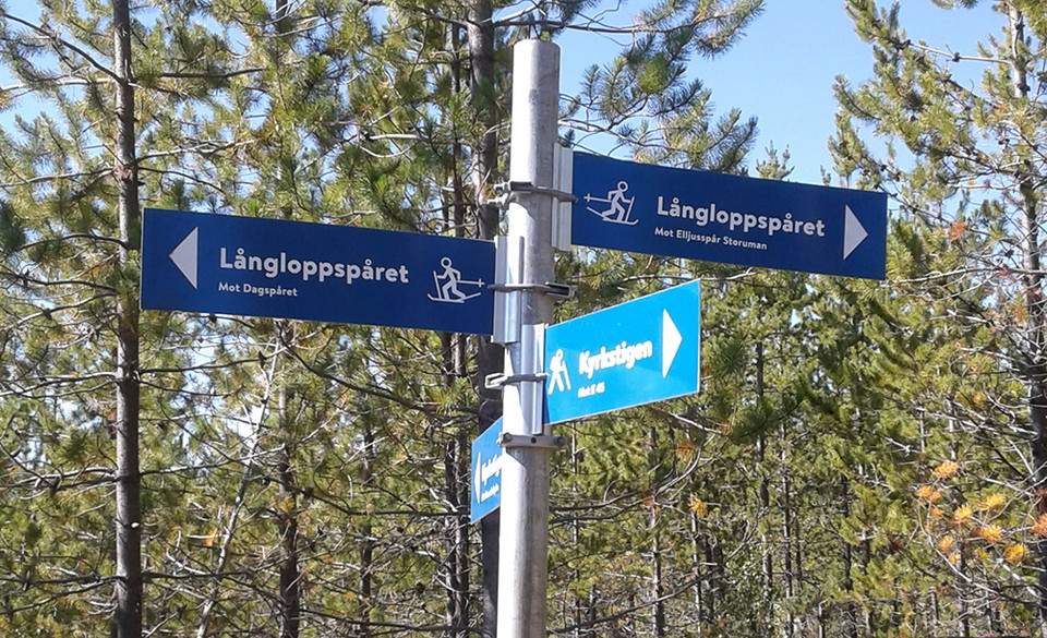 Skyltar vid Dagspåret.