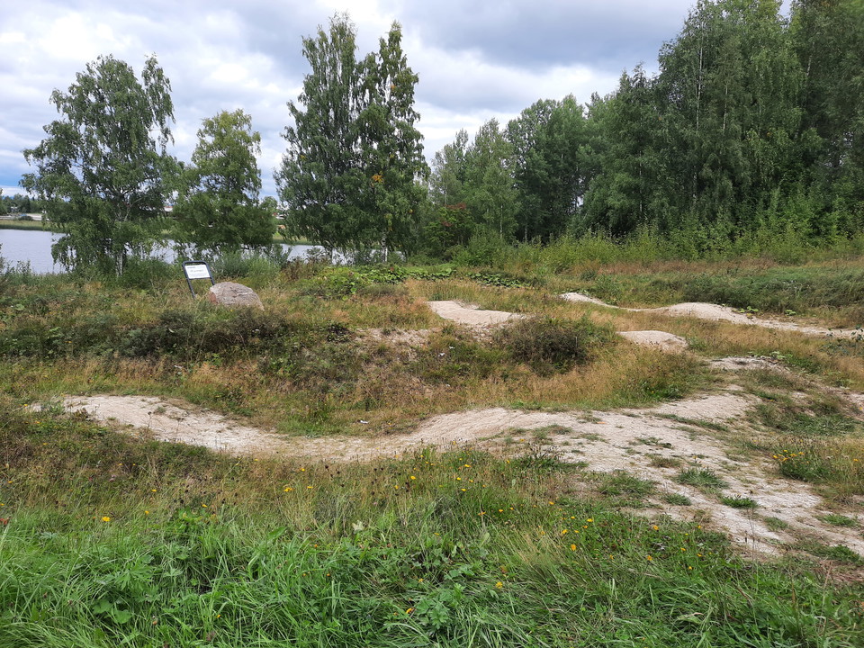 Pump-track/stig för de minsta cyklisterna