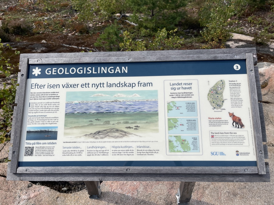 Informationsskylt vid stig, om geologi.