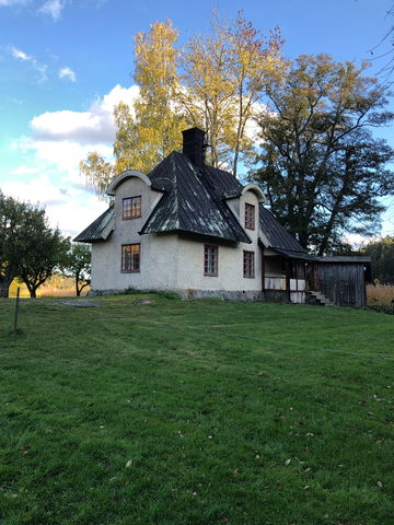 Skogvaktarstugan och slottsparken