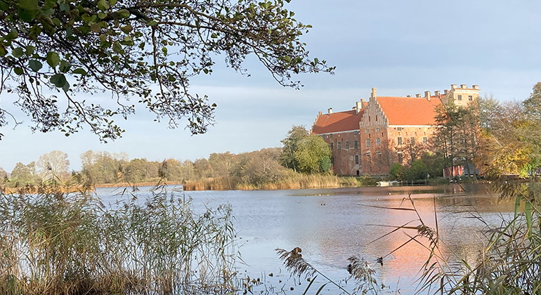 Svaneholmssjön och slottet.
