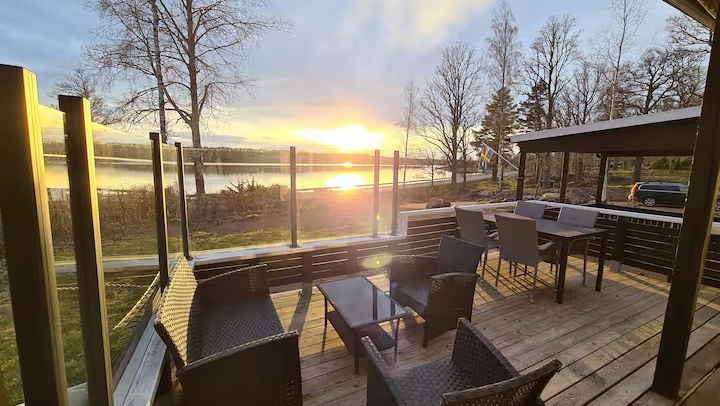 Mysig stuga med sjöutsikt, Tranås