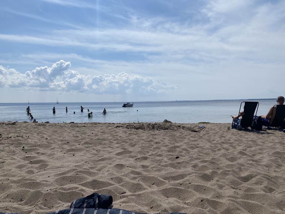 Badande barn och vuxna