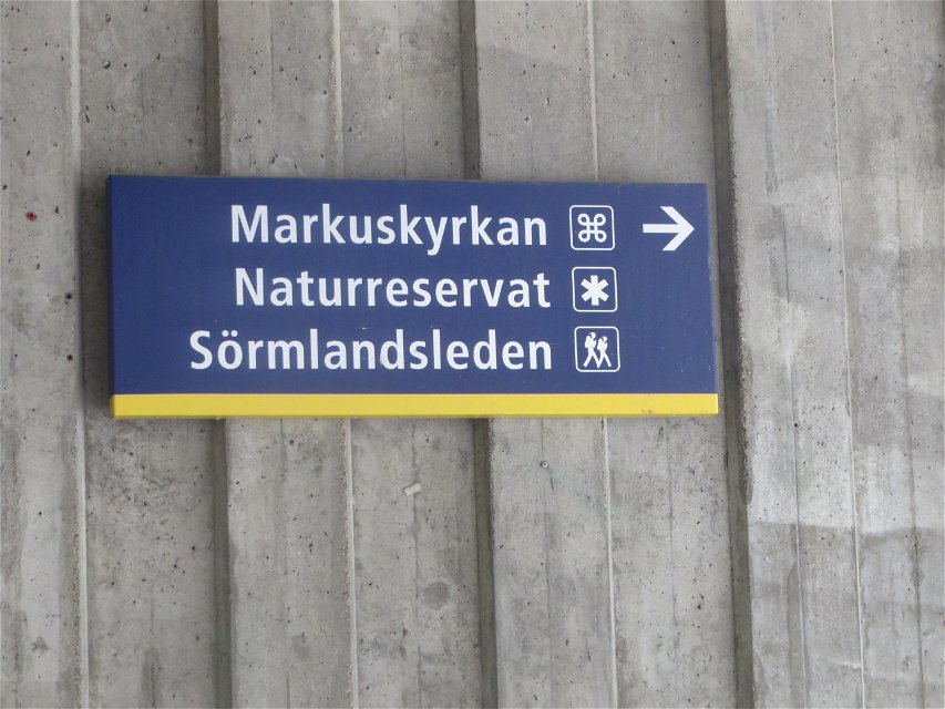 Entreskylt vid Björkhagens tunnelbanestation