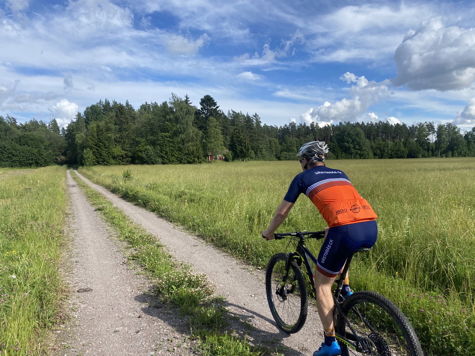 En del av List-spåret följer grusvägar i vacker lantlig miljö.