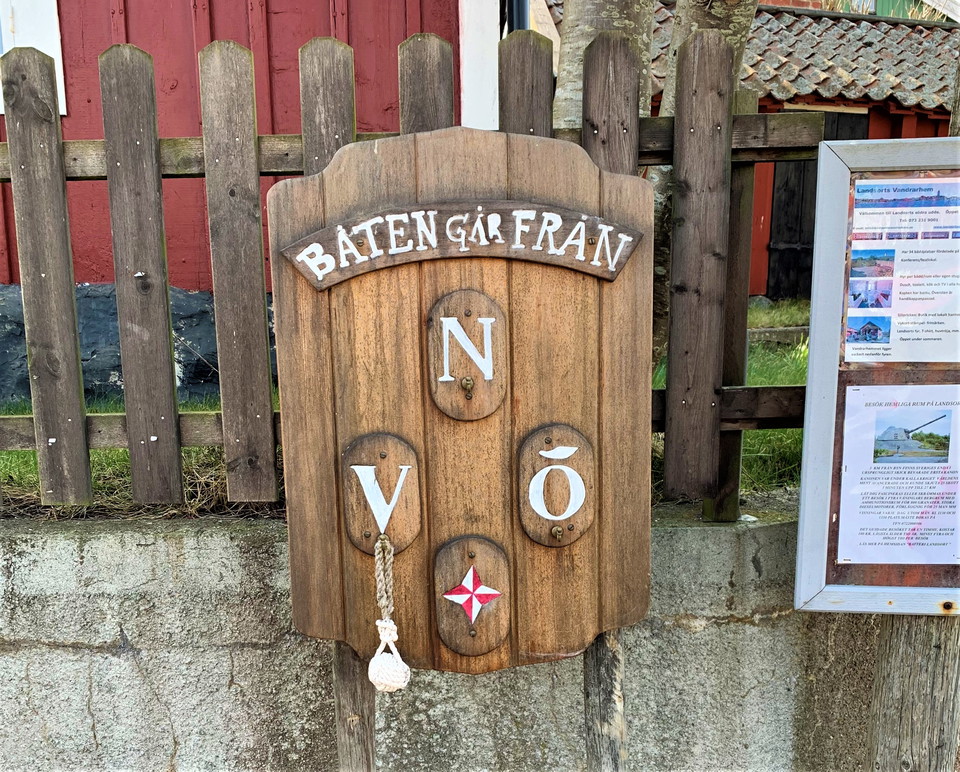 Tavlan i byn anger var nästa turbåt avgår ifrån. 