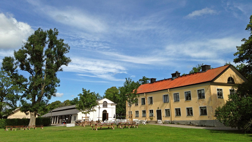 Kafé och restaurang i slottsparken.