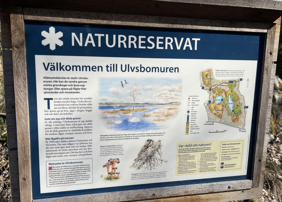 Informationstavla med text och illustrationer.