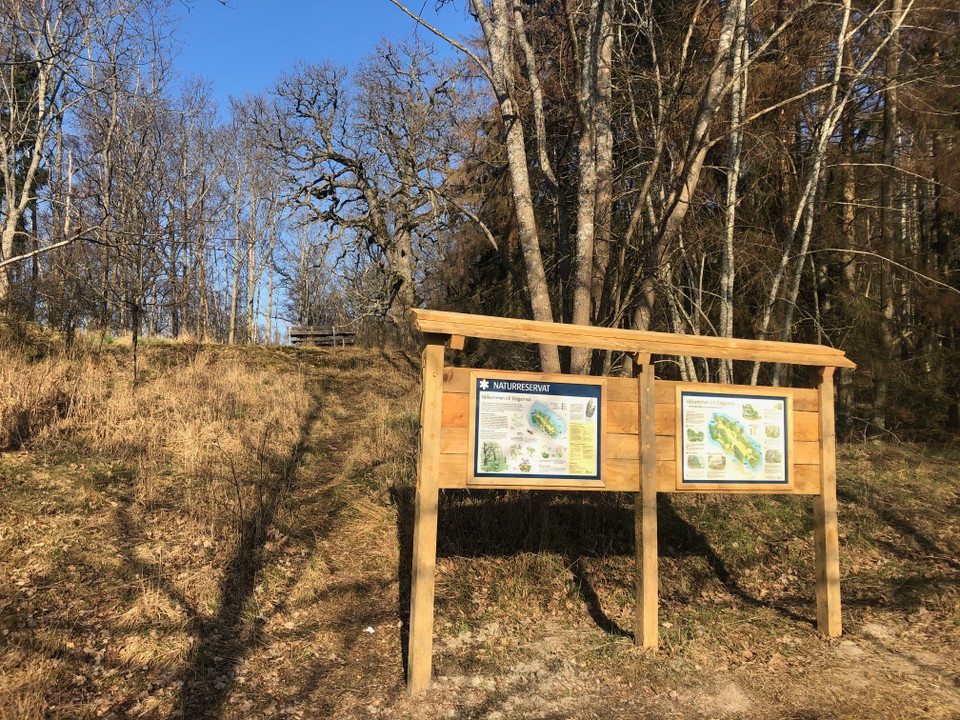 Välkommen! Informationsskylt vid parkeringen Eldgarnsö. 