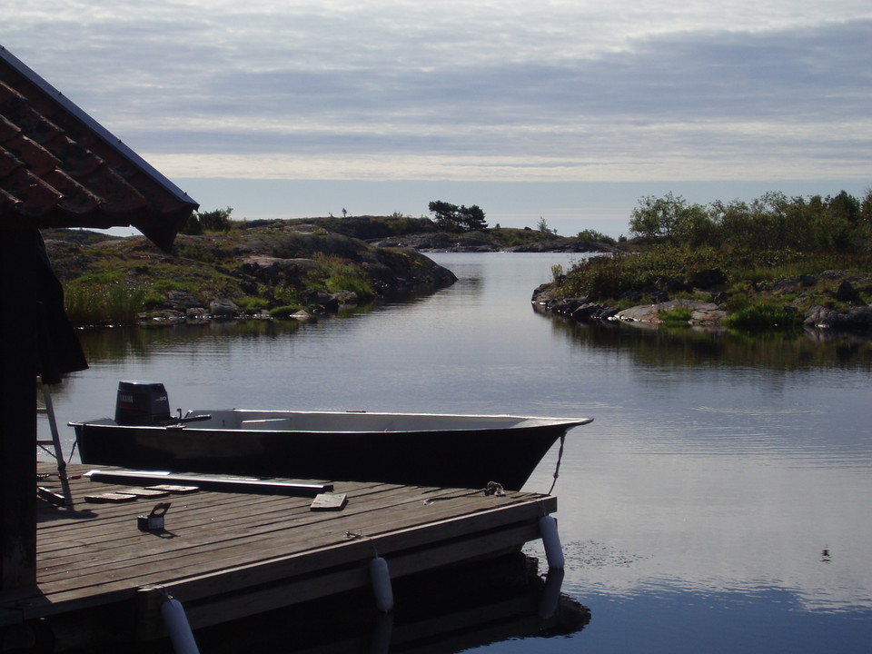 Skärgårdsbrygga och båthus