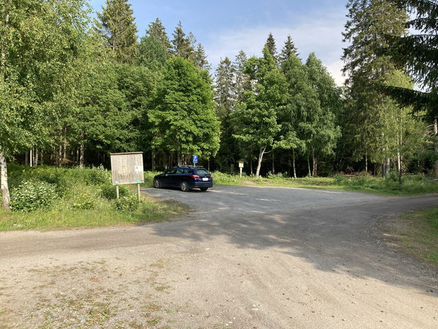 Parkering och entré, Husby