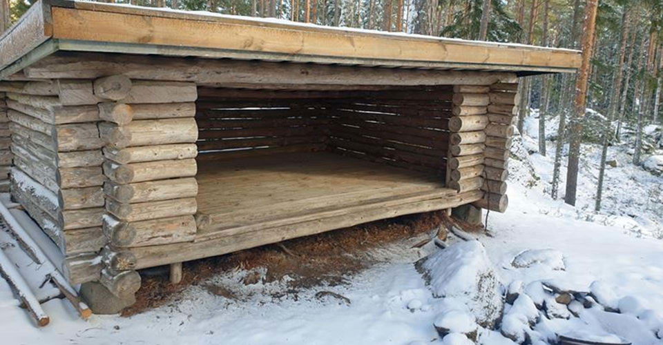 Längs en vandringsled finns ett vindskydd
Svensbokärret, Skullebo naturreservat, nära Svensbo
Etapp: Trollegater - Öna
Linköping