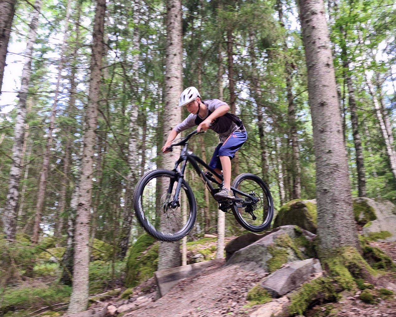 Airtime at Lockmora Svart!