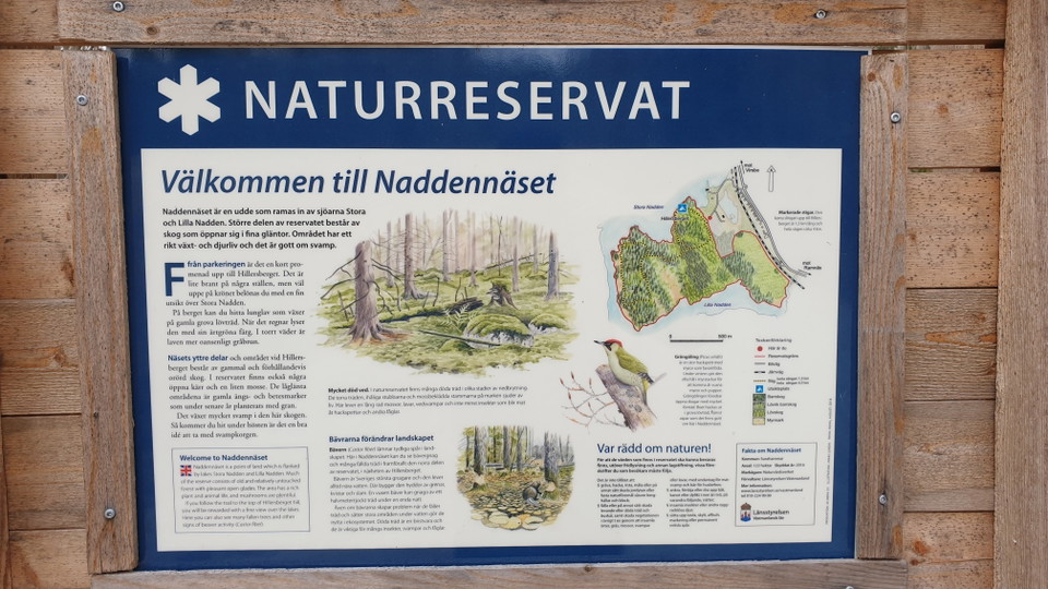Foto av en naturreservatsskylt.