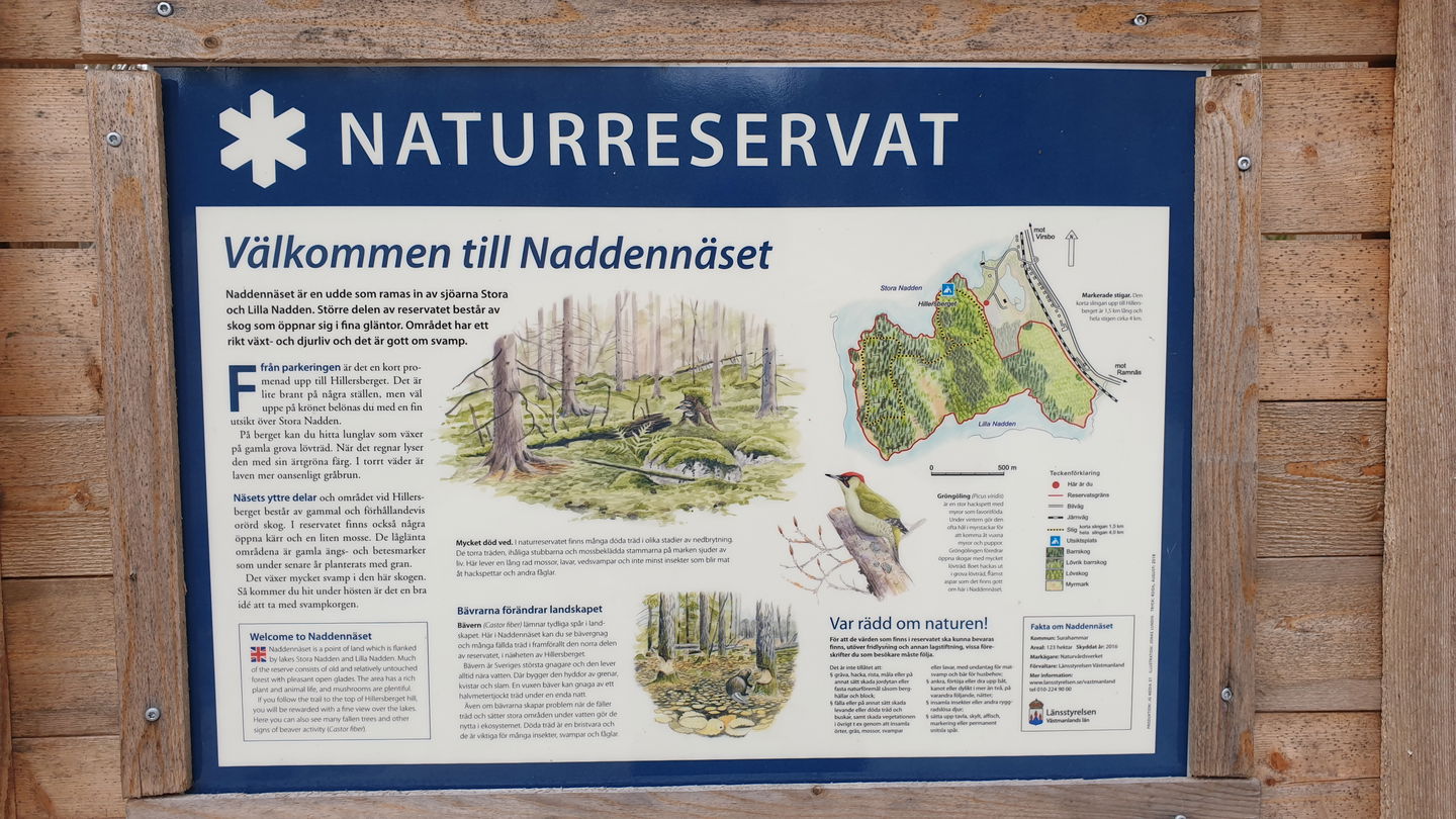Foto av en naturreservatsskylt.