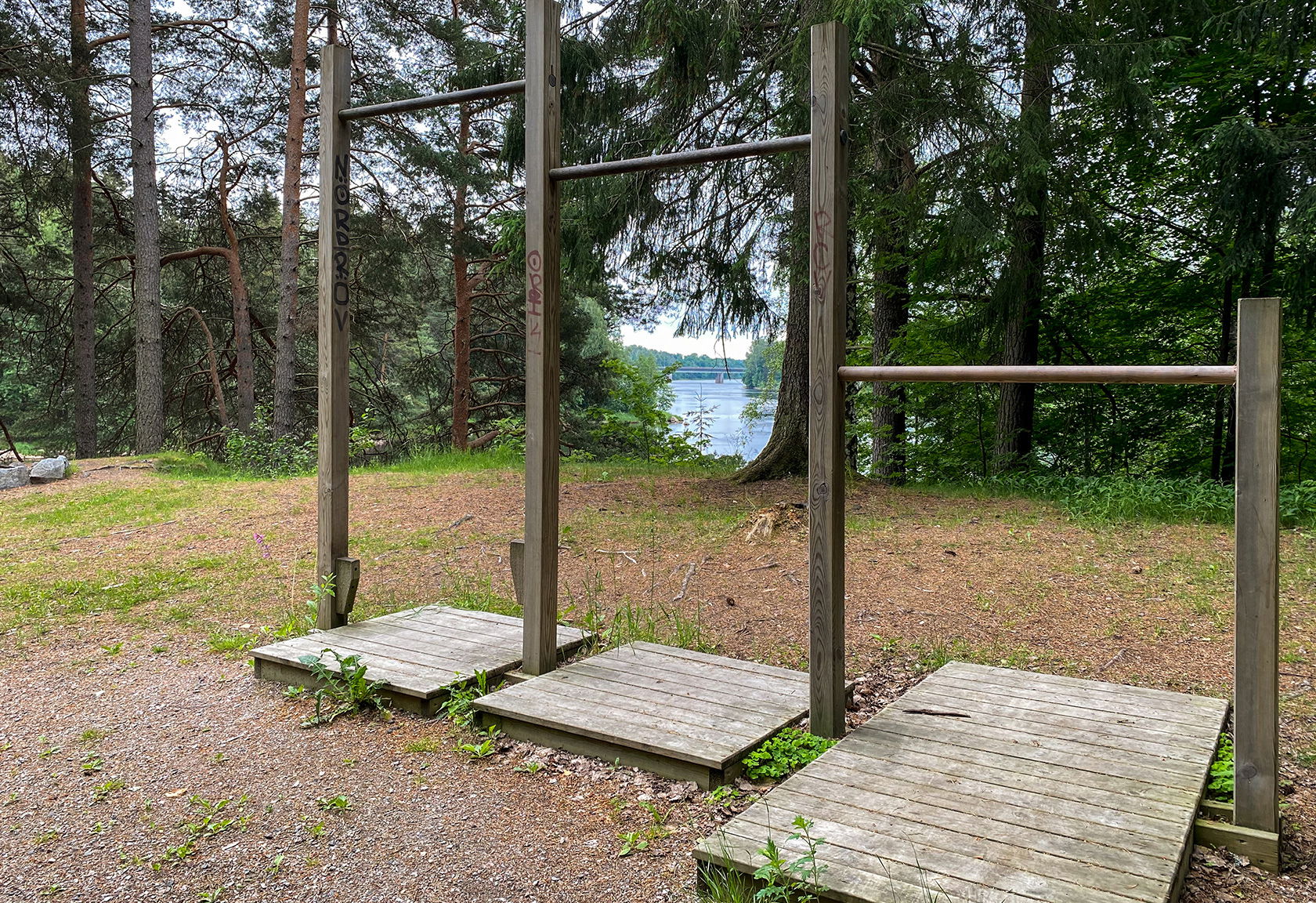 Rastplats, eldstad och utegym vid Dalälven