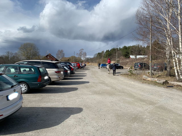 Entré och parkering Örsta, Angarnssjöängen