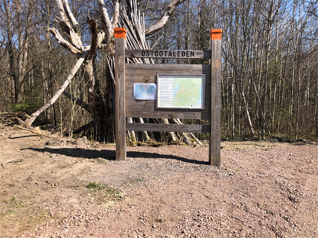 Starting point for Östgötaleden - Rundslinga in Tjällmo's forest