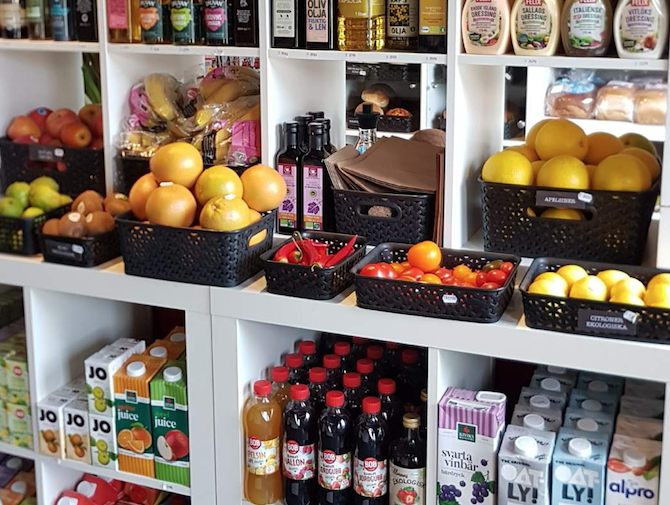 Ett stort utbud av närproducerade och ekologiska varor hittar du i Tolgs Lanthandel