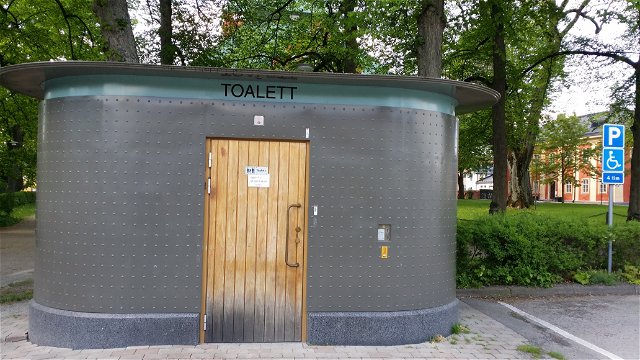 Public toilet in Linnaeus Park