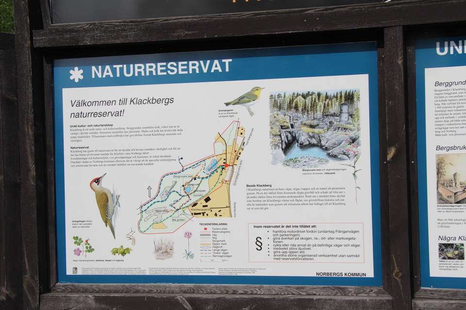 Informationstavla över naturreservatet.