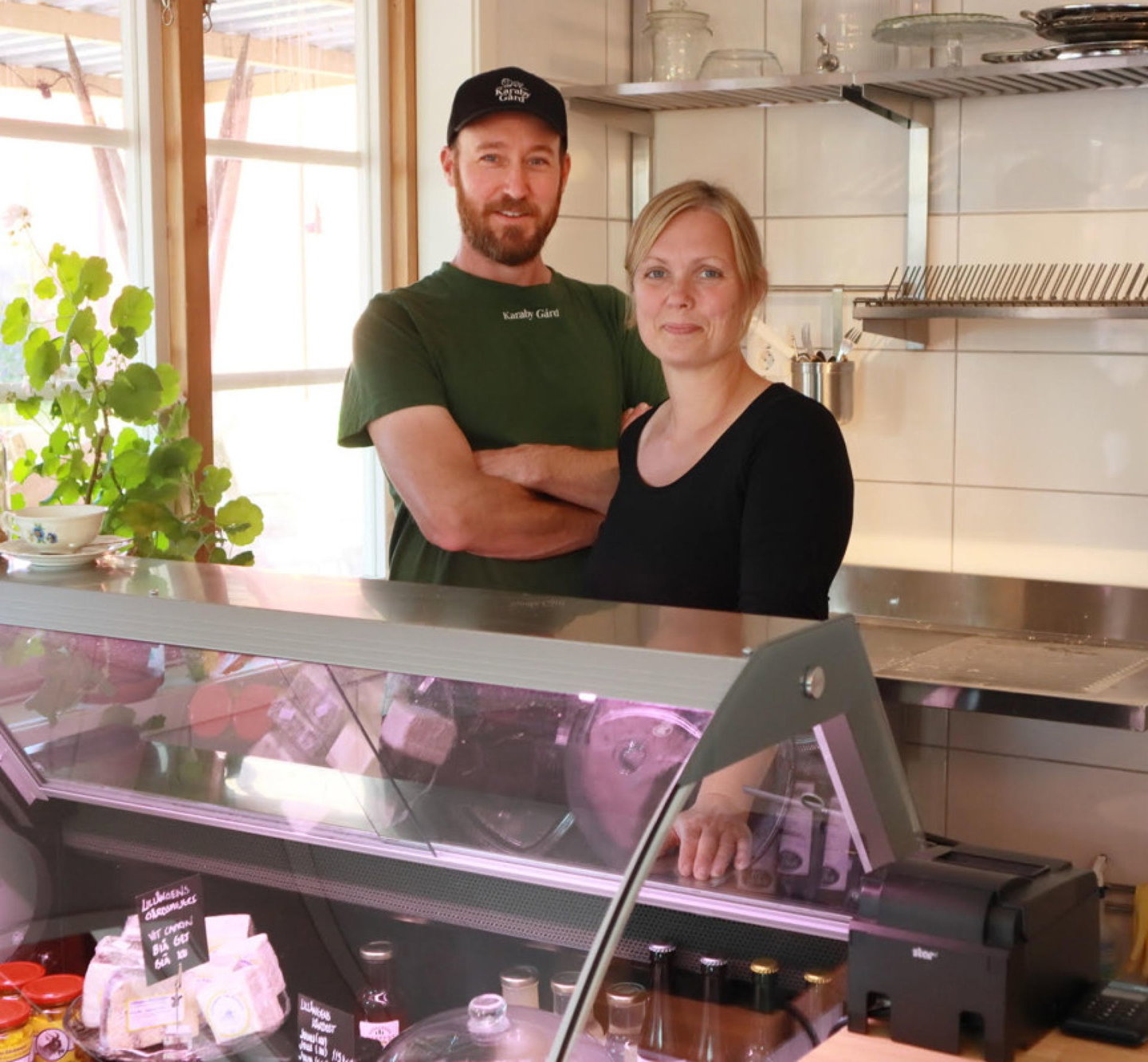 Åsa och Henrik på Karaby Gårdsbutik i Kristinehamn.