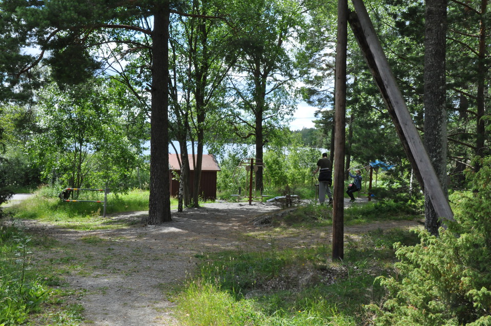 Passa på att kombinera springturen eller promenaden med ett pass i utegymet