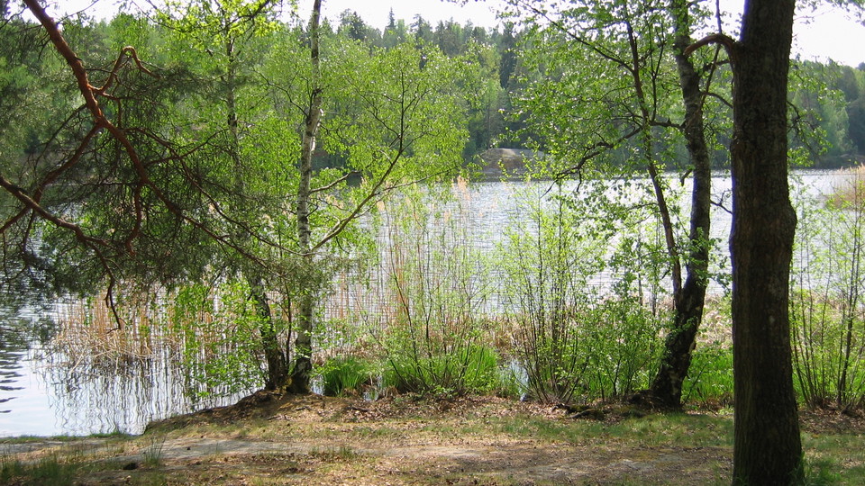 Stigen på norra sidan om Kottlasjön. Foto Lidingö stad