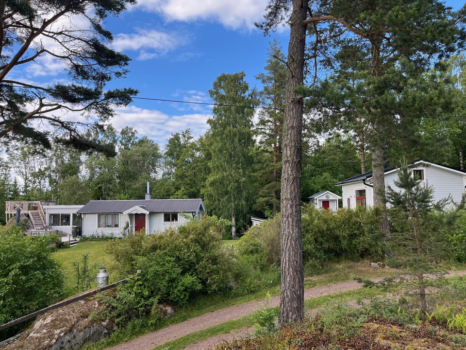 Stockseryd 6 från vägen