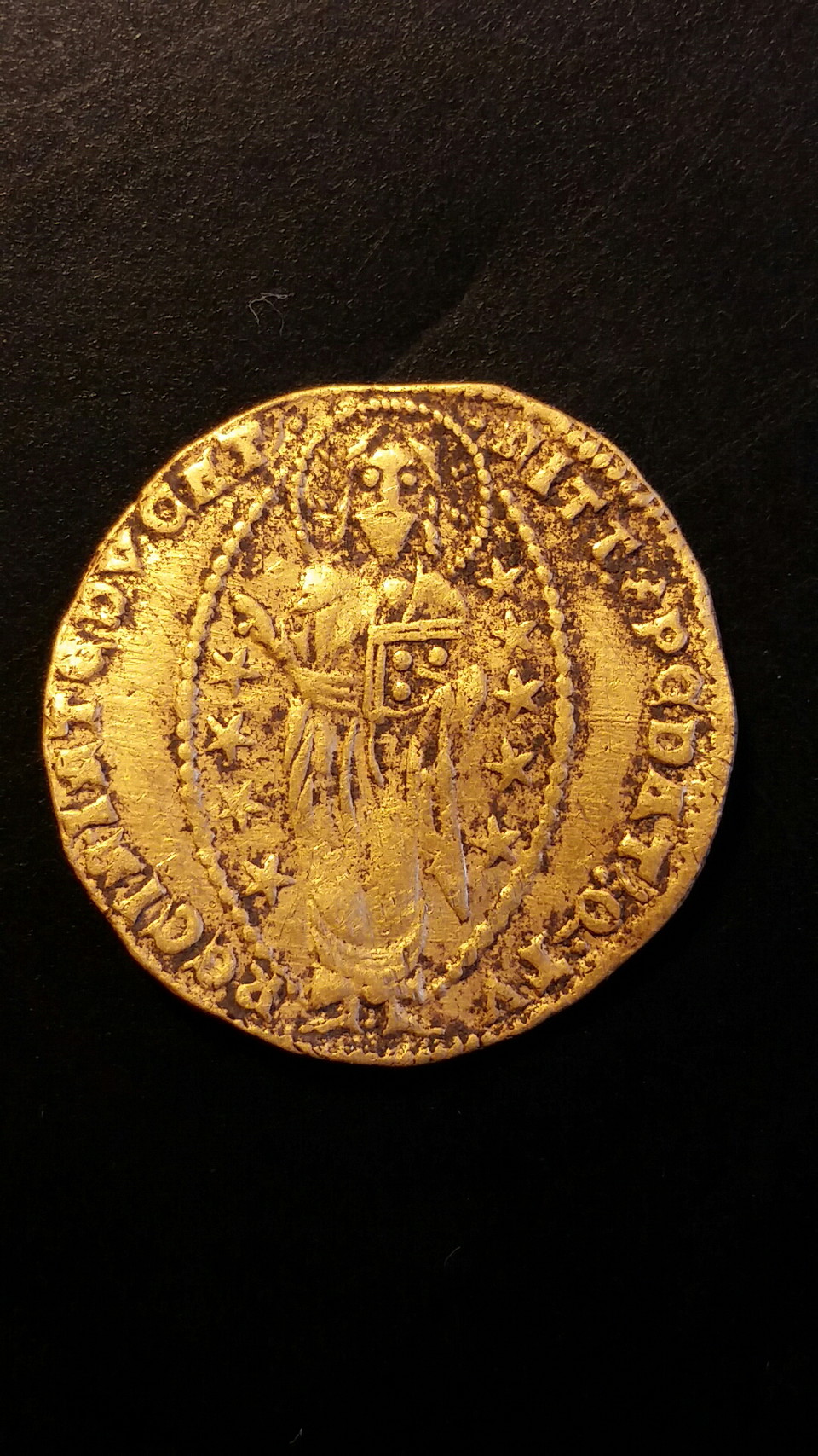 Guldmynt från Venedig, präglat under mitten av 1300-talet. Återfanns på norra borgholmen 2018.